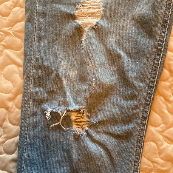 Express Capri Boyfriend Riped Jeans size 2 Low Rise Light Blue Jeans - Picture 7 of 10